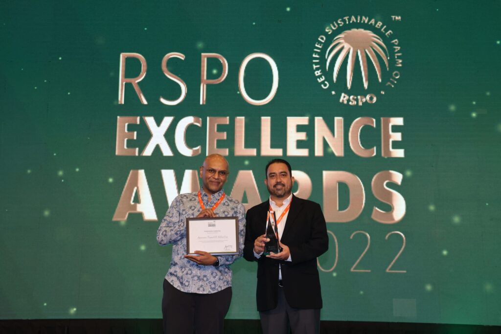 Beyond making the top ten rankings of palm oil producers' CSR efforts, AgroAmerica was also recognised by the Round Table on Sustainable Palm Oil with a “2022 Conservation Leadership Award.” (Photo: Round Table on Sustainable Palm Oil)