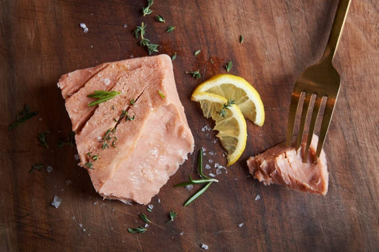 NEW SCHOOL FOODS PLANT-BASED SALMON FILLETS JUST LIKE THE REAL THING